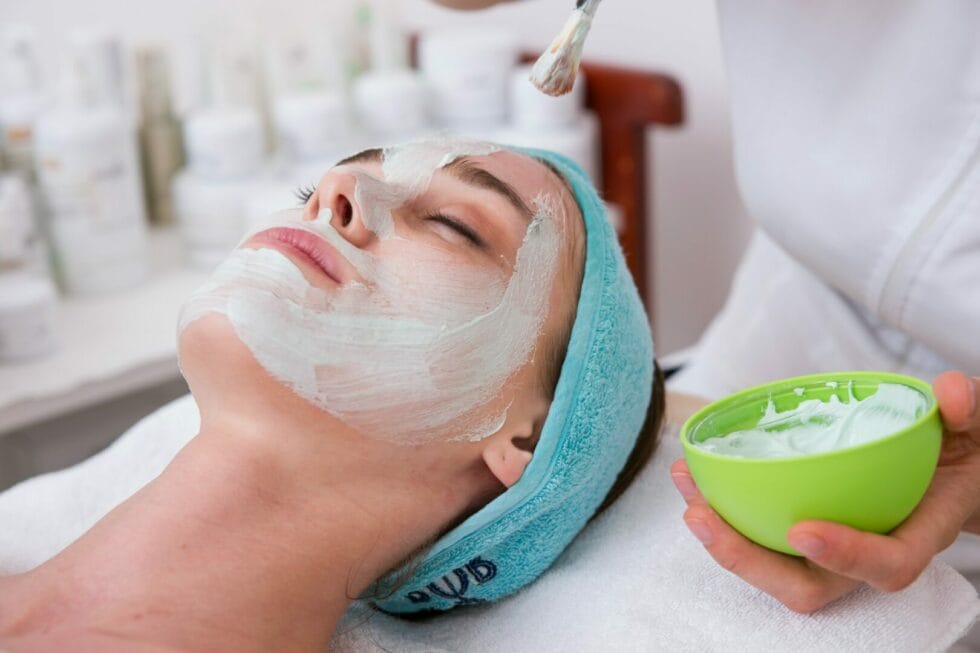 Custom Facial Treatments Guide 2024: Skin Care Insights from Experts